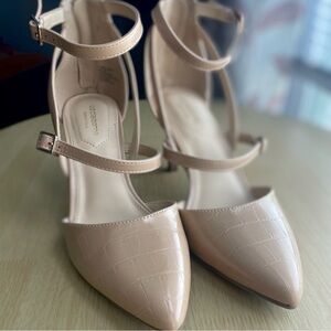 Liz Claiborne Harvey Pumps Nude Croc Pointed Toe Heels 7.5M Ankle Strap